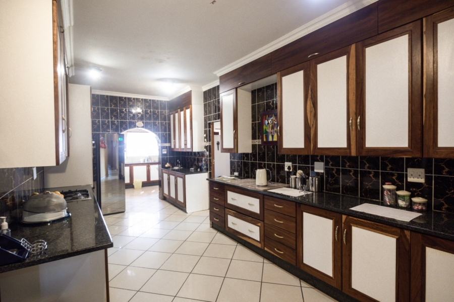 5 Bedroom Property for Sale in Azalea Park North West